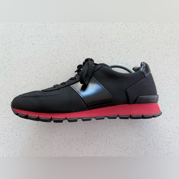 Prada men’s fashion jogger sneaker - Picture 2 of 5